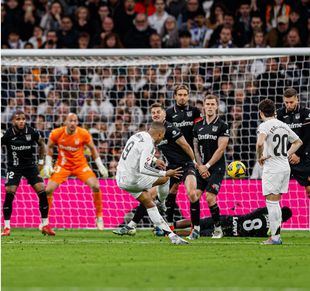 Mbappé mantiene viva la llama