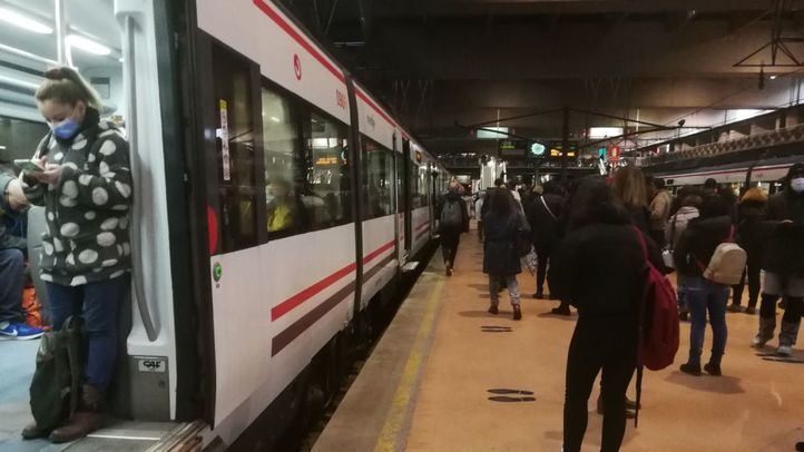 Imagen de archivo de un tren de Cercanías parado en Atocha