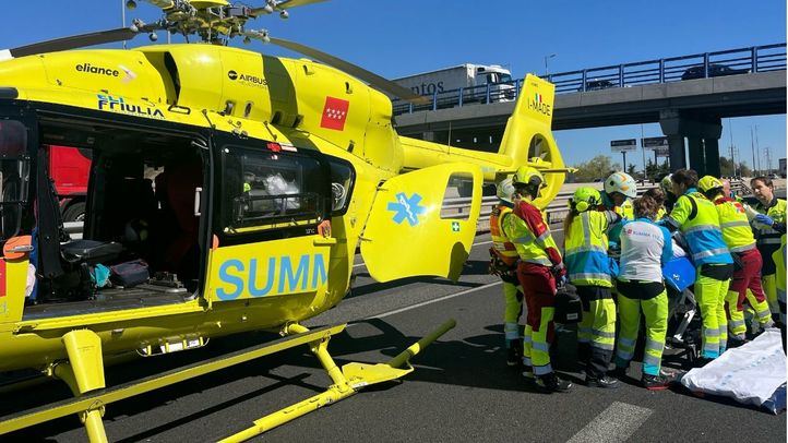 Herido grave un motorista de 77 años al caerse de una Vespa en la A-2, en Alcalá de Henares