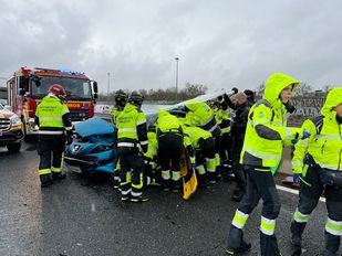 Herida una conductora tras chocar contra un camión en la M-40