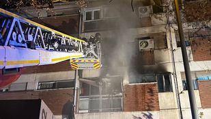 El incendio en una vivienda de San Cristóbal obliga a desalojar a varios vecinos