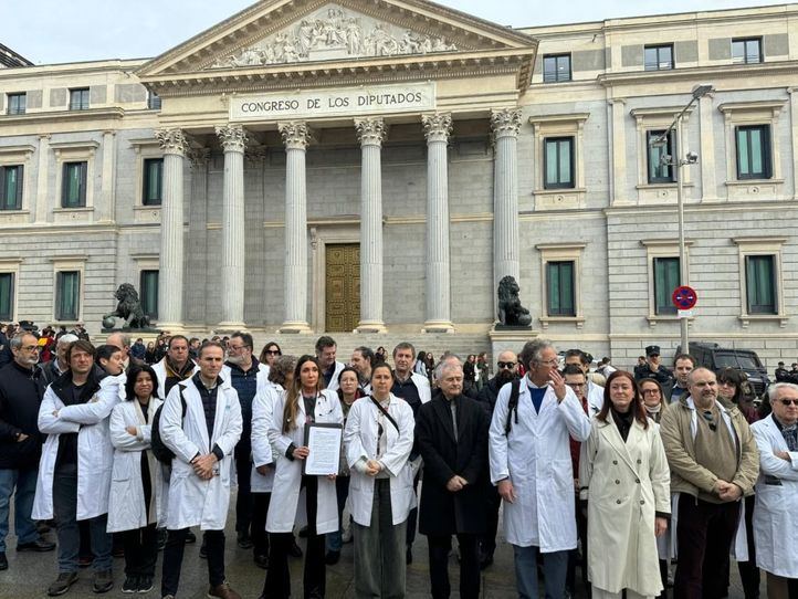 Imagen de la manifestación del pasado 13 de febrero: Médicos de toda España se movilizan contra el borrador del Estatuto Marco