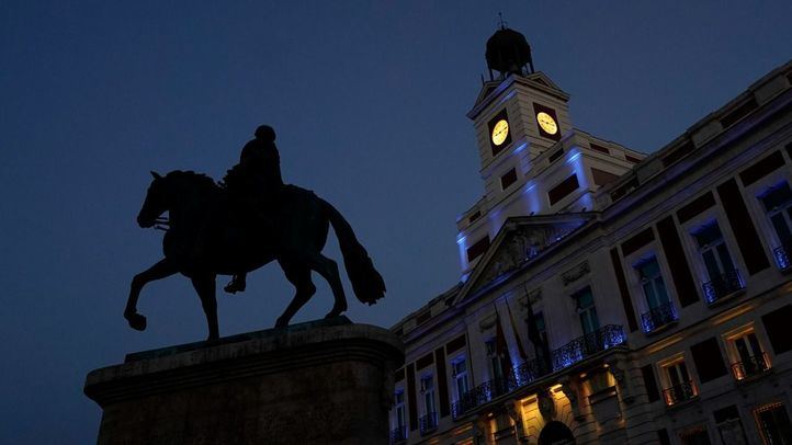 La Comunidad de Madrid ilumina la Real Casa de Correos de azul y amarillo para conmemorar el Día de la Bandera Nacional de Ucrania
