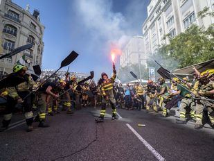 Bomberos forestales se concentran por la "insostenible" situación laboral del colectivo