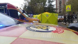 Fallece un motorista tras chocar contra un coche parado en un semáforo