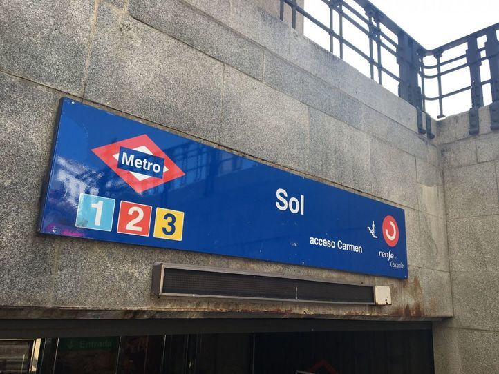Fotos de recurso de la estación de metro y cercanías de Sol y de la Puerta del Sol