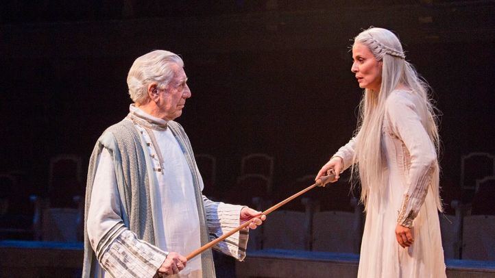 Mario Vargas Llosa y Aitana Sánchez Gijón en Cuentos de la peste. 2015