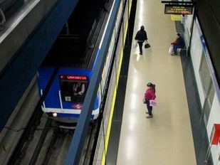 Identificado el joven que se grabó colgado de un vagón del Metro de Madrid