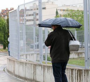 Chubascos intensos por la mañana y nevadas en la Sierra, la previsión de este sábado