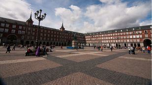 El plan director de la Plaza Mayor buscará frenar la degradación visual de la publicidad comercial