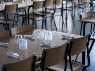 Fuerzas Armadas y familias numerosas, nuevas beneficiarias en la 'Beca Comedor' regional para el próximo curso