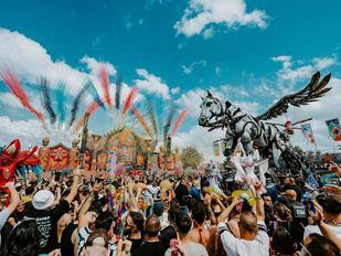 El festival elrow Town Madrid reúne a 35.000 asistentes en Torrejón de Ardoz