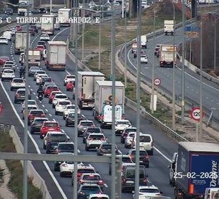 Retenciones en las entradas a Madrid por el regreso del puente de mayo