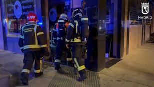 Un incendio en un bar de Villaverde deja a una mujer herida