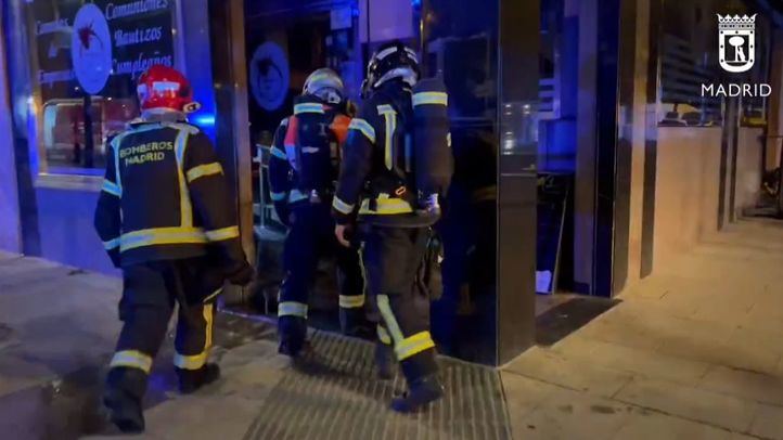 Incendio en un bar en Villaverde obliga al desalojo de decenas de vecinos