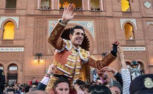 A Talavante le regalan la Puerta Grande... y no olé