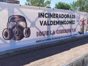 Vecinos de Villa de Vallecas protestan contra la actividad de incineradora de Valdemingómez
