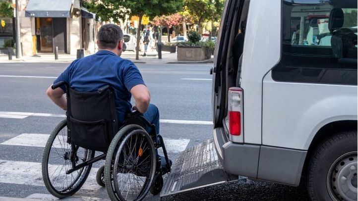 Taxi adaptado para personas con discapacidad