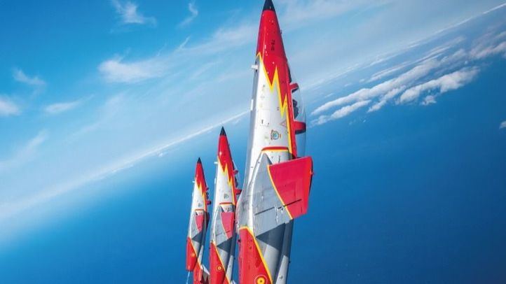 Imagen del cartel de la exposición 'Volar en equipo. 40 aniversario de la Patrulla Águila'