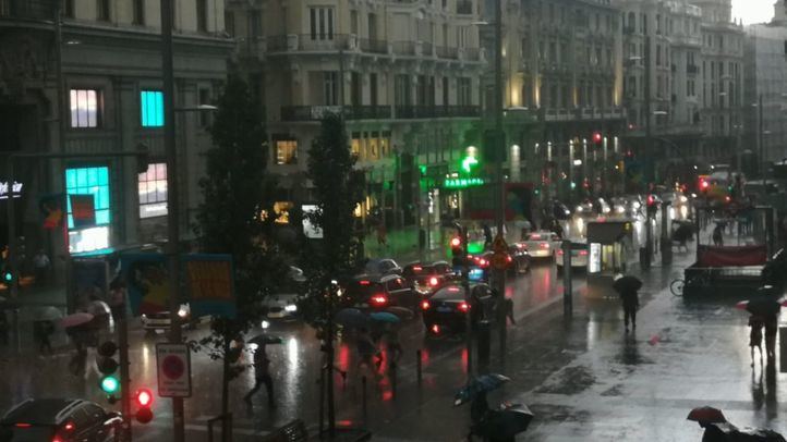 La Gran Vía de Madrid, en plena tormenta.