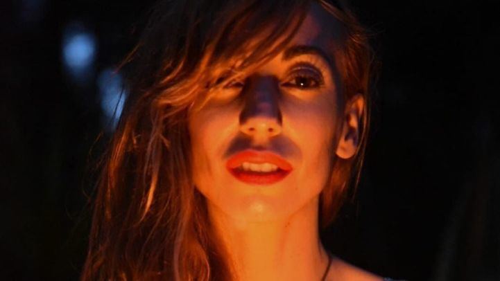 Mónica Moss enseña su enorme 'Poderío' artístico en un nuevo libro