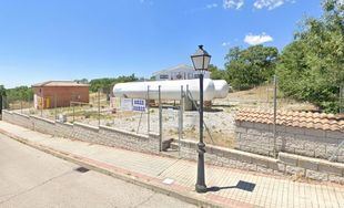 Un técnico municipal de Miraflores, denunciado por autorizar una planta de gas que incumple la normativa