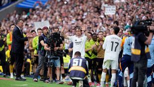 El Bernabéu llora la marcha de Modric y Ancelotti