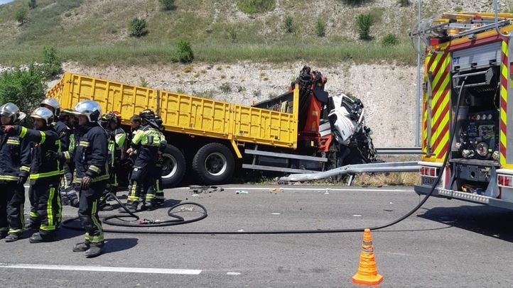 Uno de los tres camiones implicados en un accidente en la M-50