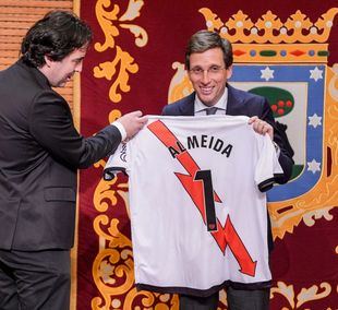 Ayuso y Almeida celebran los éxitos deportivos madrileños