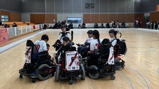 Un equipo de hockey en silla de ruedas eléctrica busca a apoyo: rumbo al torneo internacional de Suiza