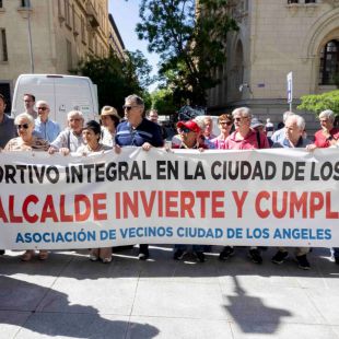 Vecinos de Ciudad de los Ángeles exigen el polideportivo que les prometió Carmena