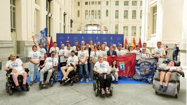 El reto solidario por la ELA llega a su meta en el Palacio de Cibeles