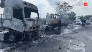 Incendio en Meco: 3 cabezas tractoras y 9 vehículos calcinados por las llamas