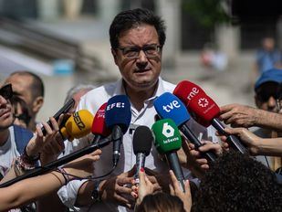 López acusa a Ayuso de "financiar" una 'Kitchen II' para hacer "oposición de cloaca" al Gobierno