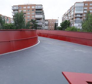 Almeida inaugura la nueva pasarela peatonal sobre la A-2