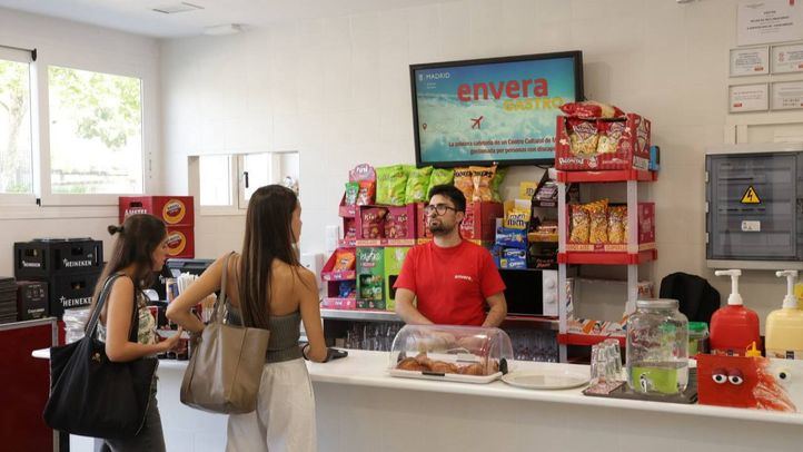 Uno de los trabajadores de la cafetería