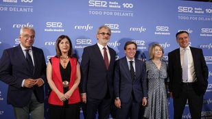 La política y la sociedad madrileña se dan cita en la gala del centenario de Radio Madrid