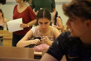 Primeras sensaciones en el inicio de la PAU 2025: "Si hoy sale bien, tenemos todo el futuro por delante"
