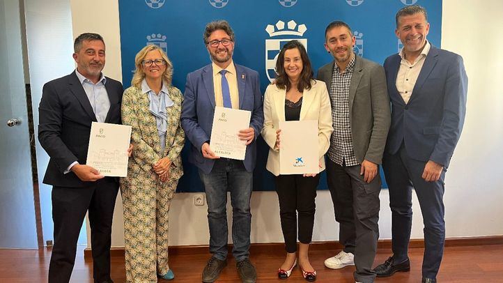 Firma del convenio entre MicroBank y Ayuntamiento de Pinto