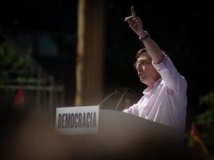 Almeida evoca la Transición y llama a "fortalecer la democracia, las instituciones y nuestra convivencia"