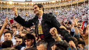 Beneficencia: el toreo excelso de Morante le abre una Puerta Grande con reparos