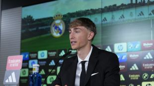 Llega a Valdebebas Dean Huijsen, el defensa más caro de la historia del Real Madrid