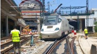 La salida de eje de un tren deja Chamartín sin tensión y obliga a derivar a Atocha la alta velocidad con Levante