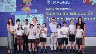 Entrega de premios del II Concurso escolar de dibujo para diseñar las luces navideñas
