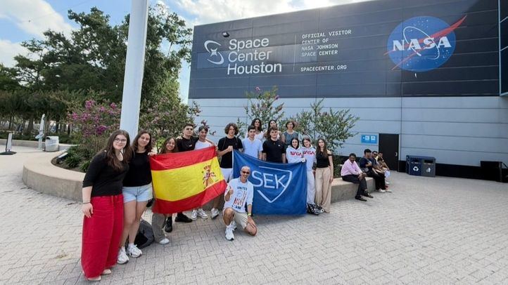Equipo de estudiantes del SEK en la NASA