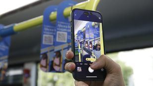 Madrid lanza una biblioteca digital gratuita en autobuses y marquesinas