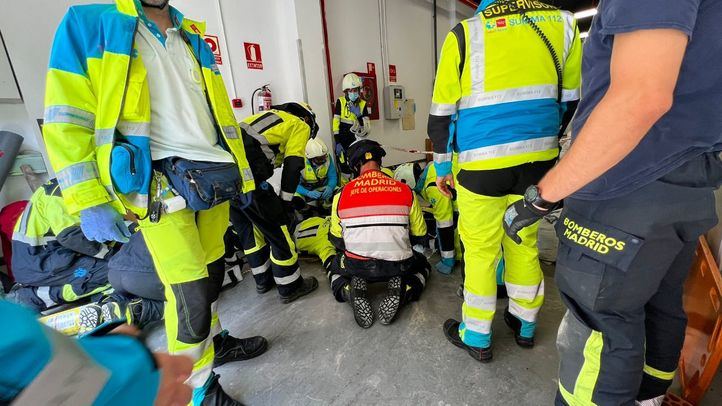 Un obrero queda atrapado por un bloque de hormigón, en una galería de servicio.