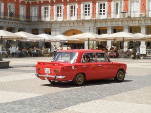 SEAT reconquista la Plaza Mayor