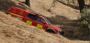 Carlos Sainz pone a prueba los nuevos todoterrenos de los Bomberos en una jornada de conducción segura