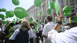 Enfermeras y fisioterapeutas se movilizan este jueves contra 15 años de pagas extra "mutiladas"